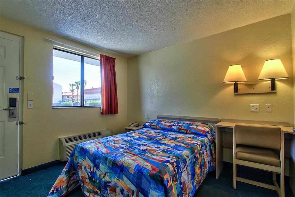 Phoenix Inn Pokoj fotografie